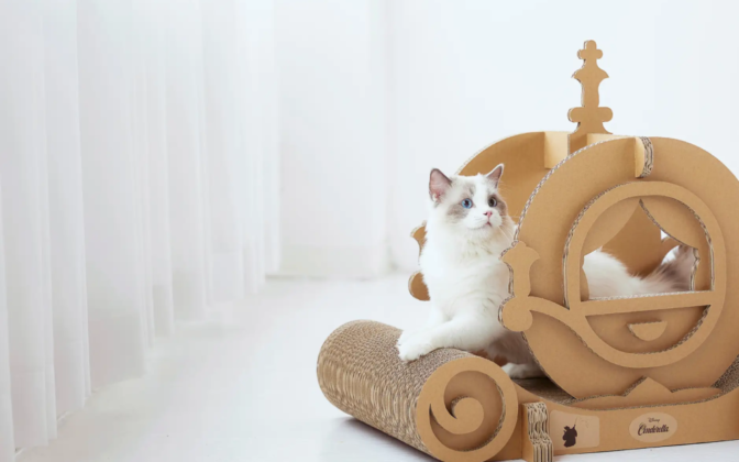 愛猫が物語の世界に！？ディズニー作品がモチーフの強化ダンボール キャットソファ・キャットトイ