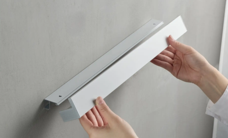 穴あけ不要!アルミ素材のウォールバーで賃貸住宅が洗練空間に再構築