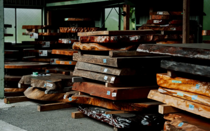 全て一点物！全国各地から集まった１枚板の無人販売所がオープン